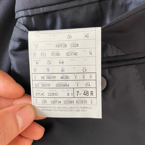 Tom Ford 2 piece dark navy suit - Picture 5 of 16